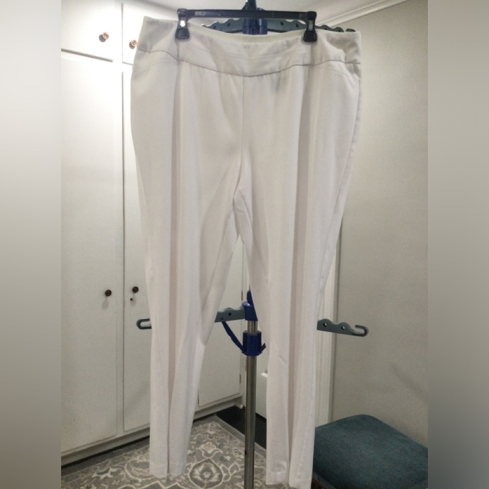 Investments White Ankle Cropped Pants